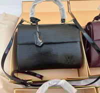 شنط لويس فيتون