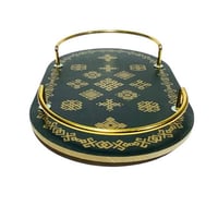 صحن تقديم خشبي فاخر - تصميم أسود بنقش ذهبي مع مقبض...