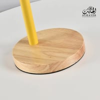 ابجورة باللون الاصفر مع قاعدة خشبية