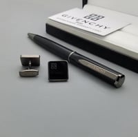 قلم جفنشي لون اسود مع الكبك