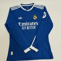 ريال مدريد 25-26 الطقم الاحتياطي [ شتوي ]