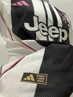 يوفنتوس 25-26 الطقم الاساسي