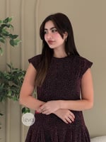 فستان ميدي بنقشة منقطة وأكتاف كاب