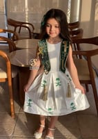 فستان اليوم الوطني مع السيف والاسم