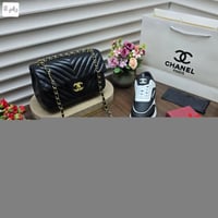 طقم نسائي ماركة شانيل كامل نفس الصورة