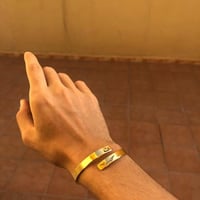 سواره بحفر ماسكين يد بعض