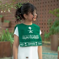 فستان بناتي مع شال مطرز بشعار المملكة