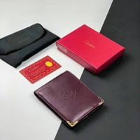 محفظة جلدية فاخرة بزوايا معدنية