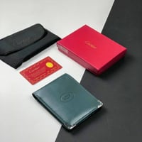 محفظة جلدية فاخرة بزوايا معدنية