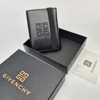 محفظة رجالية جلدية سوداء بنقش 4G الأيقوني - كلاسيك...