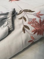 طقم سجاده مخمل مبطن 2 سم مطرز وجلال صلاه قطن بارد...