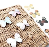 إشارات تقسيم مغناطيسيه على شكل فراشه جميله -٤ علام...