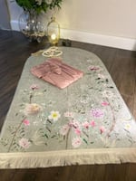 سجاده تركيه مخمليه مبطنه بتصميم أزهار وردوجلال صلا...