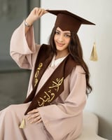 لبس تخرج بيج 2025 مطرزة بالاسم