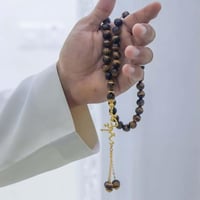 سبحة لون ذهبي تصميم بالاسم