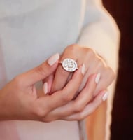 خاتم نسائي بحجر ابيض فضة بالاسم