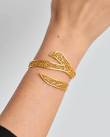 اسواره مع خاتم منقوشه بالاسم لون ذهبي