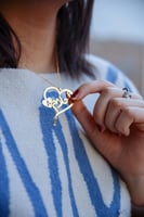 سلسال بالاسم لون ذهبي