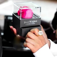 خواتم نسائيه لون ابيض منحوته بالخط الذهبي