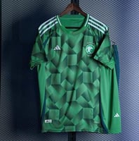 طقم المنتخب السعودي الجديد لون أخضر
