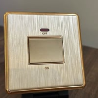 مفتاح مكيف 45 امبير ذهبي 7*7ضمان 25 سنة