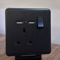 فيش USB اسود 13 امبير ضمان 25 سنة