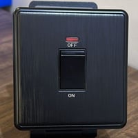 مفتاح سخان 20 امبير اسود ضمان 25 سنة