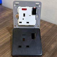 فيش مفرد 13 امبير اسود ضمان 25 سنة