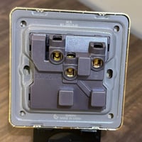 فيش مفرد 13 امبير ذهبي ضمان 25 سنة