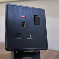 فيش مفرد 13 امبير اسود ضمان 25 سنة