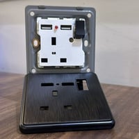 فيش USB اسود 13 امبير ضمان 25 سنة