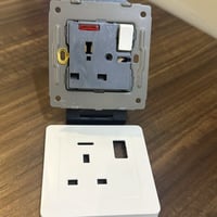 فيش مفرد 13 امبير ابيض ضمان 25 سنة