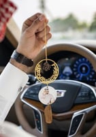 تعليقة سيارة استوداعية بالاسم والصورة حسب الطلب