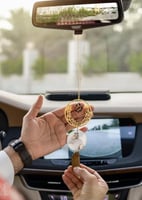 تعليقة سيارة استوداعية بالاسم والصورة حسب الطلب