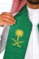 شال العيد الوطني – تصميم فاخر بطباعة عاشت السعودية