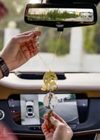 تعليقة سيارة بشكل صقر مع صورة حسب الطلب