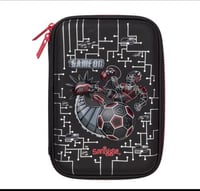 مقلمة ماركة SMIGGLE