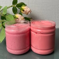 مقشر بنكهة الفراوله ومورد الاقدام