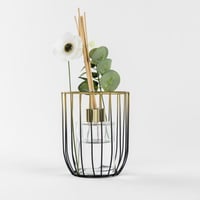 فواحة عطر بالأعواد في حامل زجاجي لف هوم