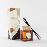 فواحة عطر بالأعواد في حامل زجاجي برائحة ملح البحر