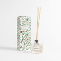 فواحة عطر بالأعواد برائحة الفانيلا في حامل زجاجي