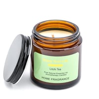 شمعة معطرة في حامل زجاجي بغطاء معدني برائحة شاي ال...