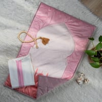 طقم سجادة صلاة أطفال وردي وكريمي متعددة الالوان عد...