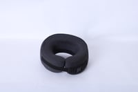 وسادة نداف للرقبة مع قناع عين لون أسود