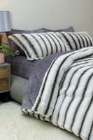 مفرش كلاود شتوي فاخر مزدوج مخمل و فرو ناعم أبيض ور...