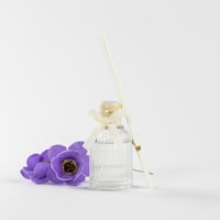 فواحة عطر بالاعواد في حامل زجاجي برائحة اللافندر