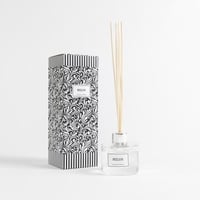 فواحة عطر بالأعواد برائحة الشمام في حامل زجاجي