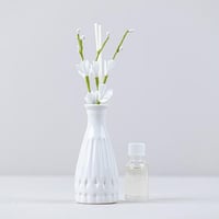 فواحة عطر بالأعواد في حامل سيراميك برائحة الياسمين...