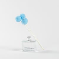 فواحة عطر بالاعواد في حامل زجاجي برائحة نسيم المحي...