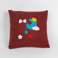 خدادية مربعة بحشوة مطرزة بالهلال عنابي